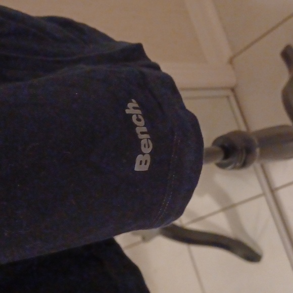 4/$40 Black "Bench" V-Neck Tee - Size Medium - Picture 2 of 5